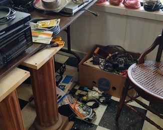 Miscellaneous electronic equipment speakers receivers