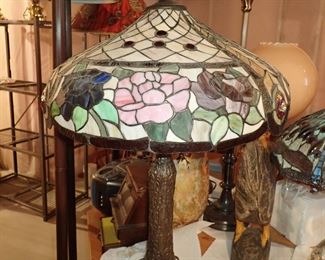 STAINED GLASS LAMP FLOWERS