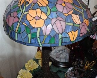 STAINED GLASS LAMP LARGE