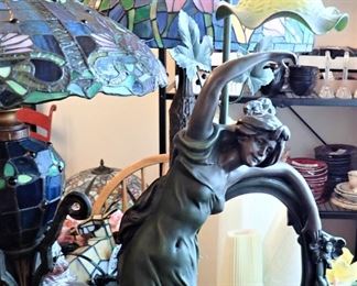 TULIP LAMP WITH MIRROR AND WOMAN LG