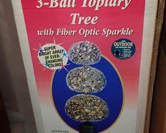 PRE LIT 3 BALL TOPIARY TREE