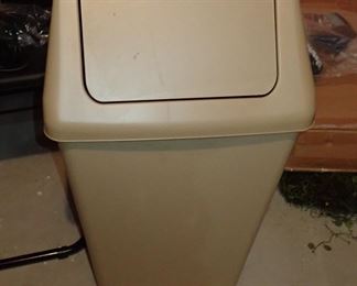 GARBAGE CAN SWING LID