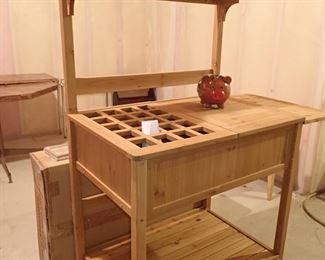 POTTING TABLE NEW / ONE IN BOX