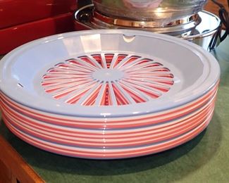 PAPER PLATE HOLDERS