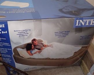 SHEETS - BLANKETS - PILLOWS - PILLOW CASES