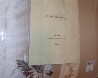 SHEETS - BLANKETS - PILLOWS - PILLOW CASES