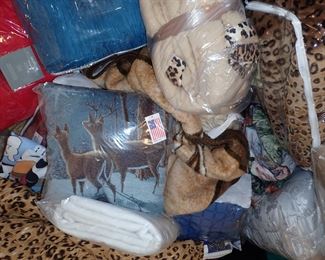 SHEETS - BLANKETS - PILLOWS - PILLOW CASES