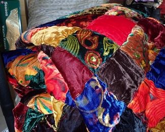 SHEETS - BLANKETS - PILLOWS - PILLOW CASES