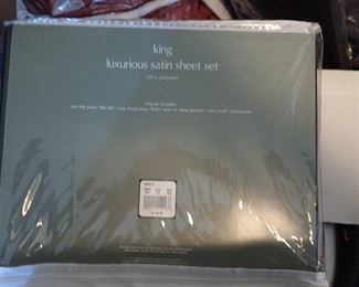 SHEETS - BLANKETS - PILLOWS - PILLOW CASES