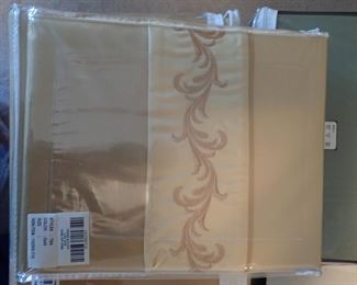 SHEETS - BLANKETS - PILLOWS - PILLOW CASES