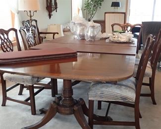 EXCEPTIONAL DINING TABLE WITH DETAILED CHAIRS AND LEAVES