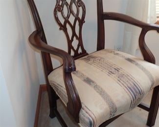 EXCEPTIONAL DINING TABLE WITH DETAILED CHAIRS AND LEAVES