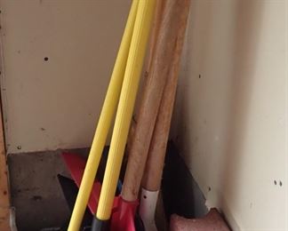 SHOVELS / BROOM