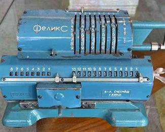 Vintage soviet mechanical calculator adding machine Felix M