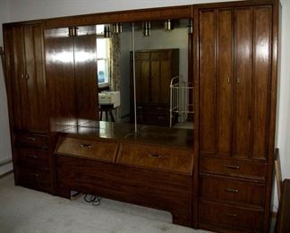 Has matching dresser & chest - THOMASVILLE
