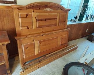 Queen Bed - footboard needs repaired - In Basement
