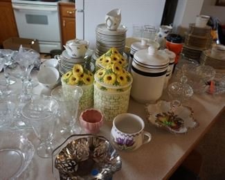 Canisters and ktichen