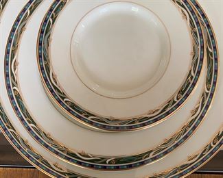 Mikasa " Clarendon " 5 Piece Place Setting ( 12 Sets)