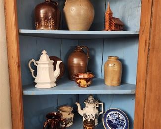 Antique 3 handled Rockingham mug, early salt glaze crockery, antique spice tin, blue transfer ware