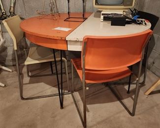 Delightful antique/vintage hairpin leg table and plastic chairs