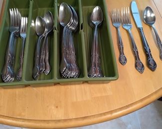 8 piece silverware set
