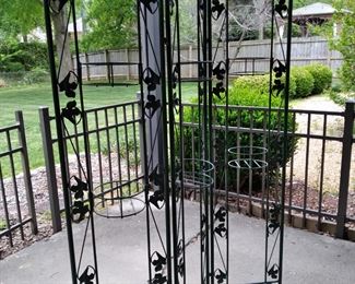 Metal wall plant stand