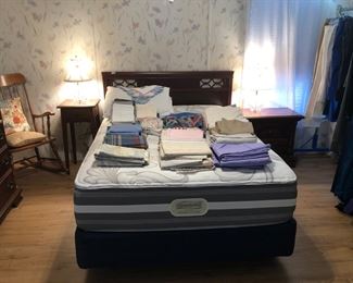 Full size mattress and box spring, by Beautyrest