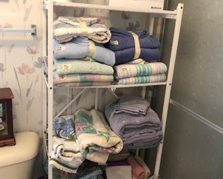 Nice bath linens, towels, hand towels, wash cloths, beach towels