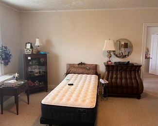 stearns & foster adjustable frame and mattress - barely used