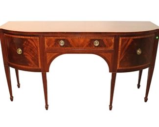 
Lot 513
Beautiful Baker Furniture banded mahogany 1 drawer 2 door spade footed buffet, does have small nick in top
