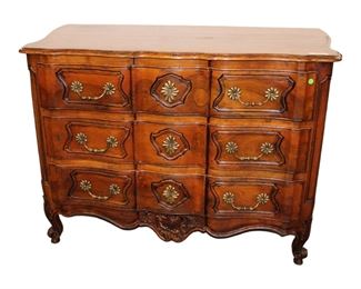 
Lot 517
Antique Country French style solid wood (believed to be Walnut) 3 drawer chest, does have black mark on top
