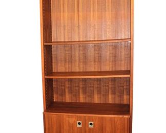 
Lot 522
Mid century modern Danish style 2 door bookcase in the rosewood and teak, it is engineered wood with veneer, believed to be made in Denmark
