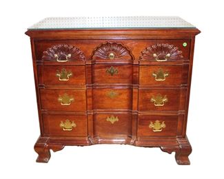 
Lot 556
Thomasville shell carved block front 4 drawer bachelor chest with custom glass top
