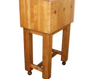 
Lot 566
Quality nice size butcher block
