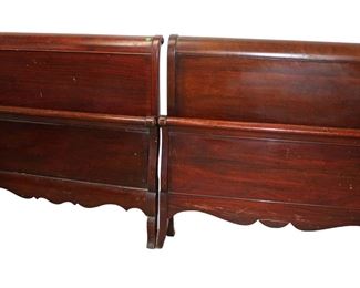 
Lot 633
Pair of vintage mahogany twin size beds with rails
