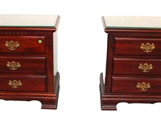 
Lot 635
Traditional mahogany 2 drawer nightstands with glass tops
