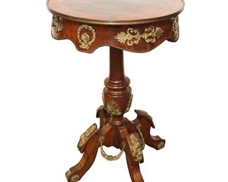 
Lot 647
French style burl mahogany/walnut lamp table
