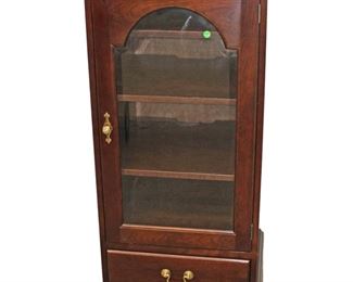 
Lot 659
Stickley solid mahogany 1 door 1 drawer display cabinet
