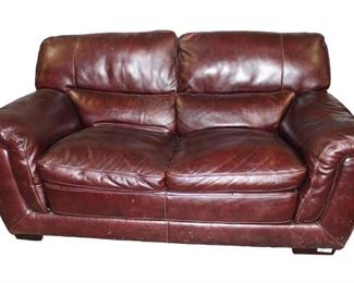 
Lot 673
Brown leather 2 cushion loveseat, does have wear
