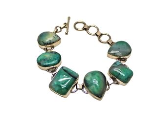 
Lot 704
69ct agate and sterling silver bracelet
