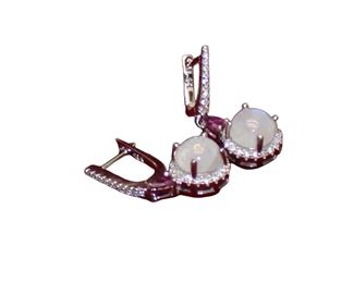
Lot 706
5ct moonstone, rhodolite garnet, white sapphire sterling earrings
