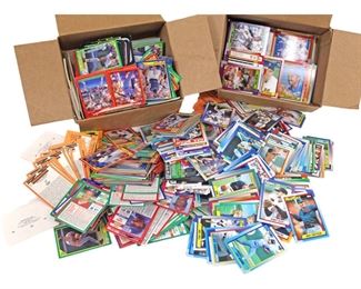 
Lot 735
2 boxes full of mixed sports cards

