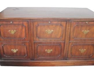 
Lot 778
Kittinger solid mahogany 6 drawer filing cabinet with key
