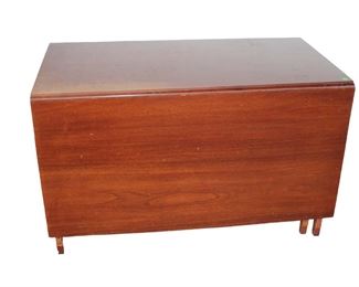 
Lot 784
Vintage mahogany long drop side breakfast table
