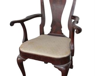 
Lot 787
Vintage Kittinger queen Anne mahogany arm chair
