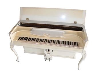 
Lot 805
Vintage Sohmer and Company from New York spinet piano
