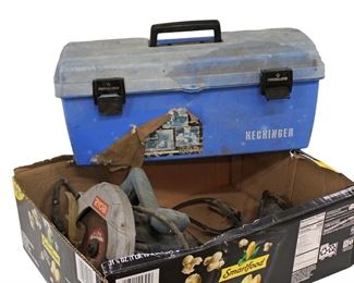 
Lot 807
Box with tool box, chainsaw blades, circular saw and more
