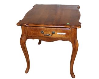 
Lot 828
Ethan Allen solid cherry French style 1 drawer lamp table
