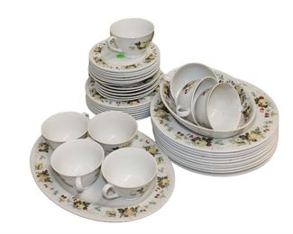 
Lot 832
41pc Royal Doulton Miramont Dinnerware Set
