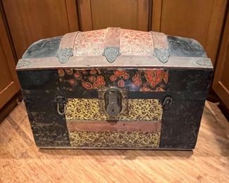 ANTIQUE TRUNK